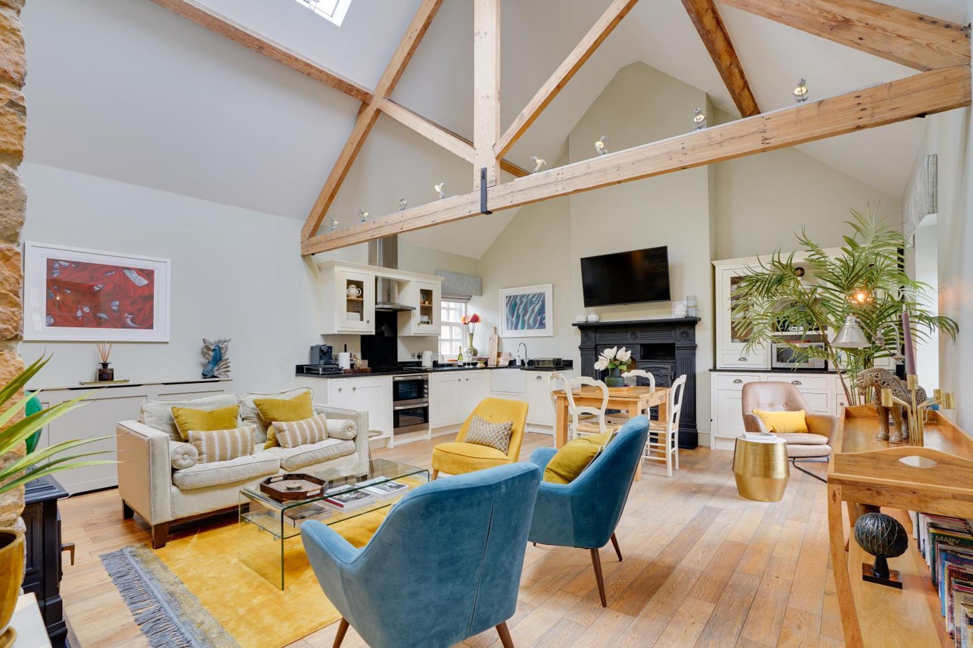 Pope Lodge: Stunning Stone Coach House Conversion Алнмут Экстерьер фото