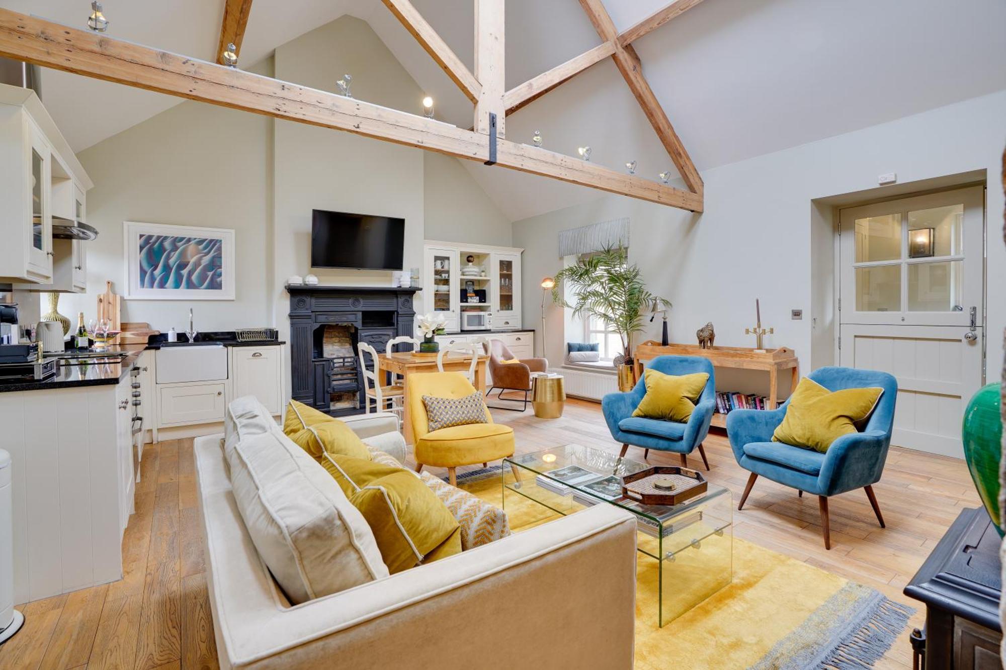 Pope Lodge: Stunning Stone Coach House Conversion Алнмут Экстерьер фото