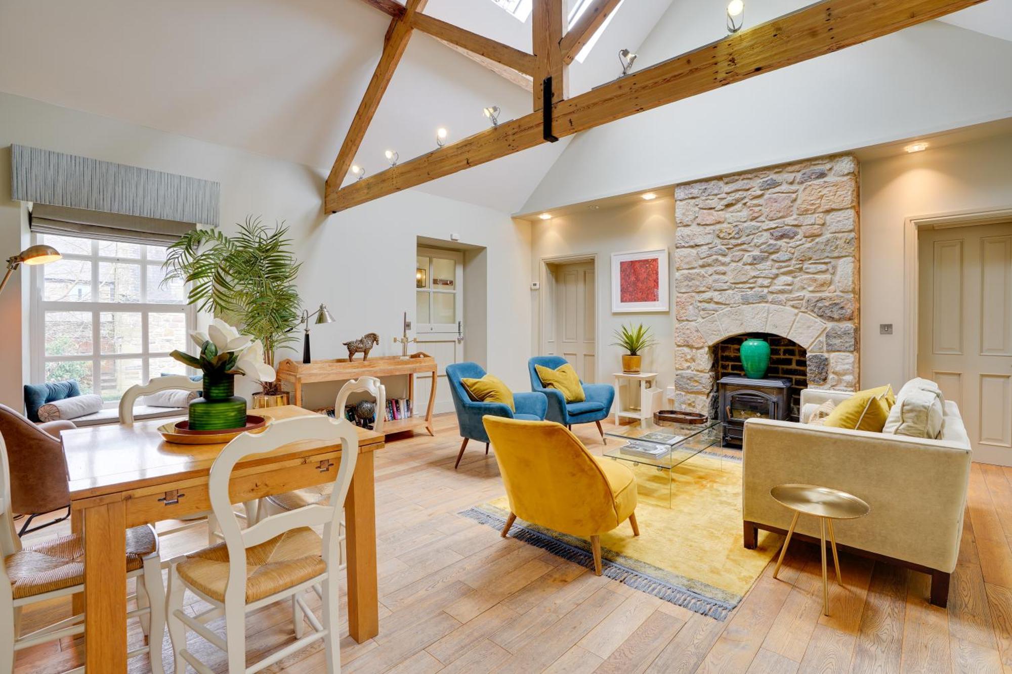 Pope Lodge: Stunning Stone Coach House Conversion Алнмут Экстерьер фото