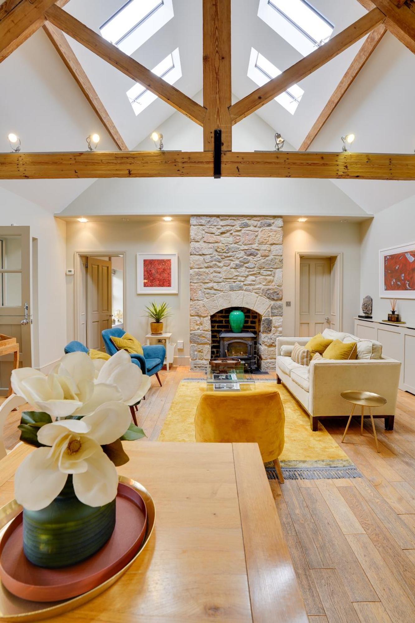 Pope Lodge: Stunning Stone Coach House Conversion Алнмут Экстерьер фото